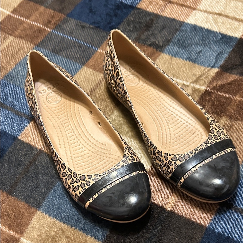 CROCS Leopard Print Flats with Black Toe - Picture 7 of 11
